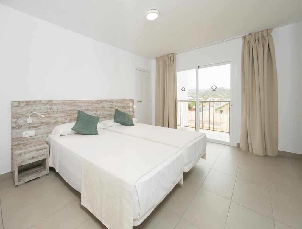 Apartamentos Vibra Riviera Sant Antoni de Portmany Extérieur photo